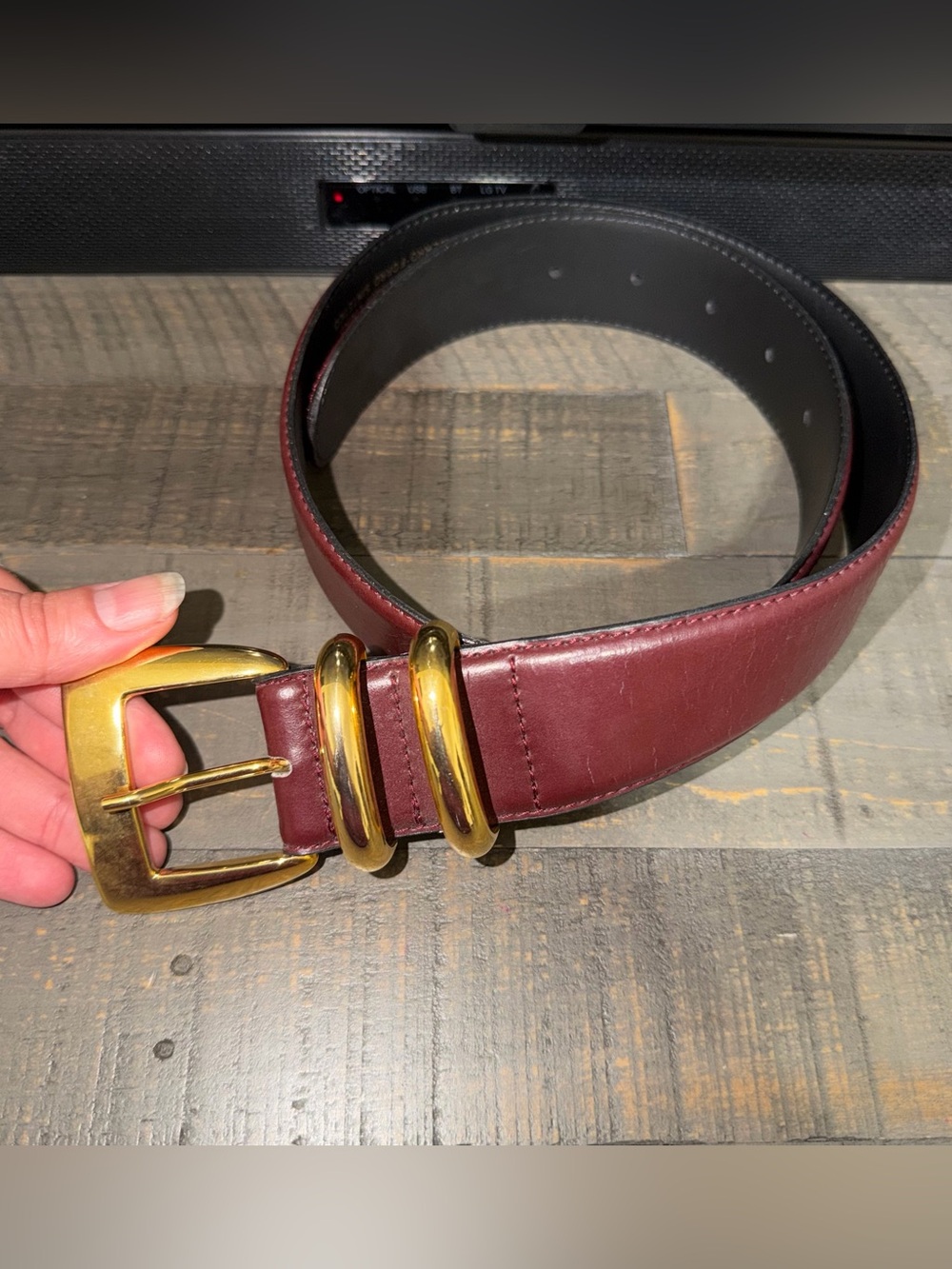 Women's size medium 28" Burgundy Leather Belt with Gold Hardware Jaqueline ferra